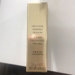 A beautiful loose shimmer shadow